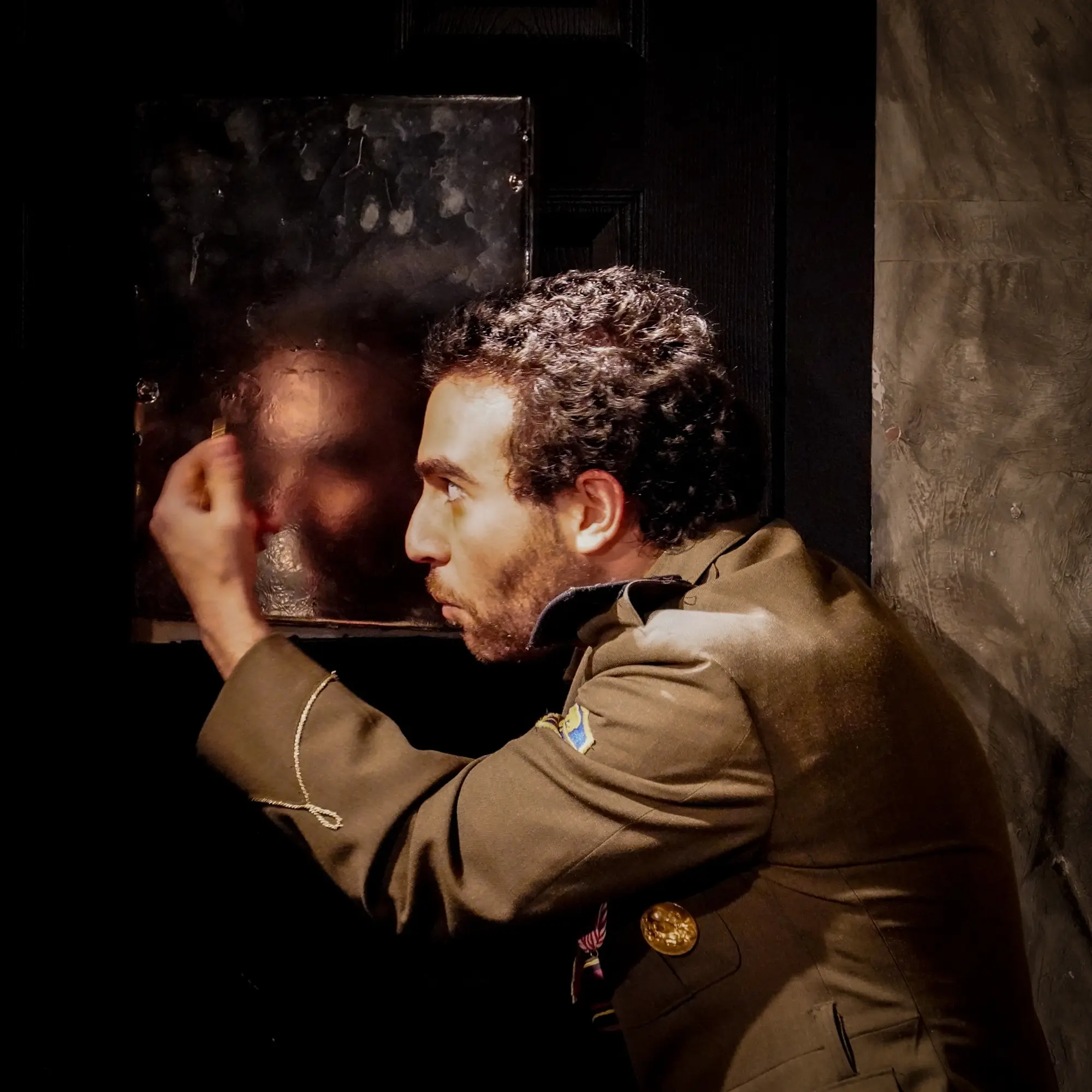 The general confronts his reflected image